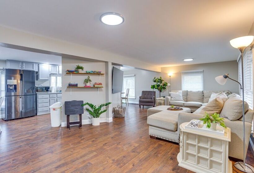 14 Mi To Uga: Quiet Lakefront Getaway W/ Porch!