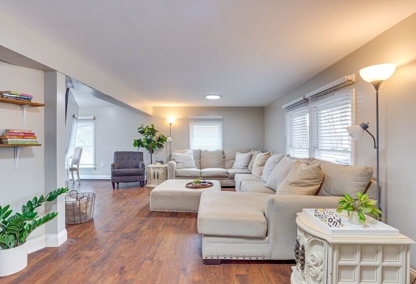 14 Mi To Uga: Quiet Lakefront Getaway W/ Porch!