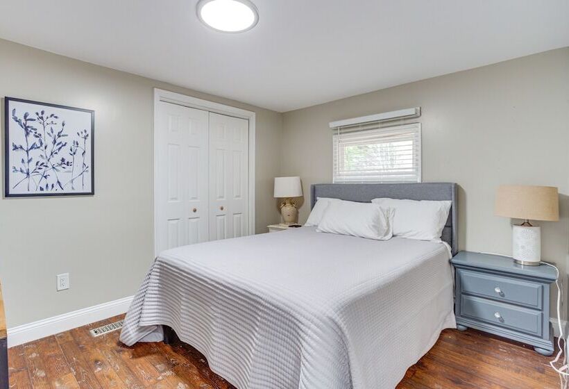 14 Mi To Uga: Quiet Lakefront Getaway W/ Porch!