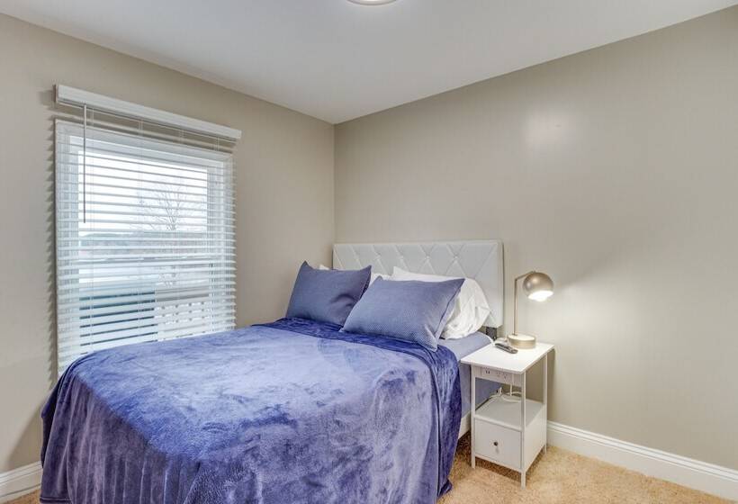 14 Mi To Uga: Quiet Lakefront Getaway W/ Porch!