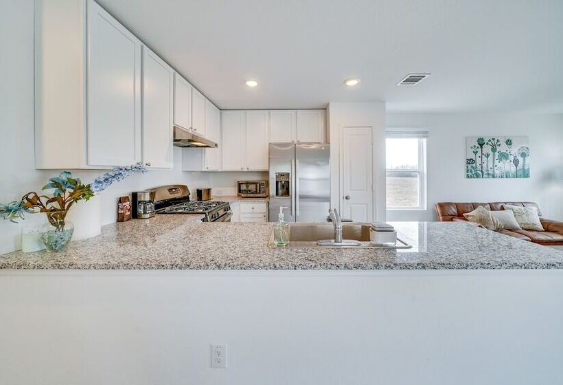 Pet Friendly San Antonio Home ~ 9 Mi To Lackland!