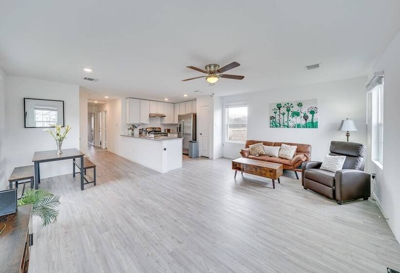 Pet Friendly San Antonio Home ~ 9 Mi To Lackland!