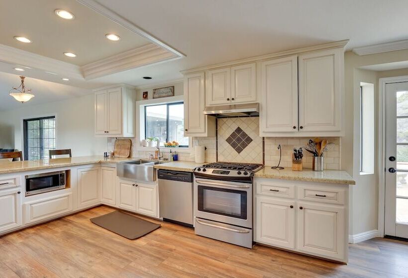 Pet Friendly Temecula Home In Wine Country!