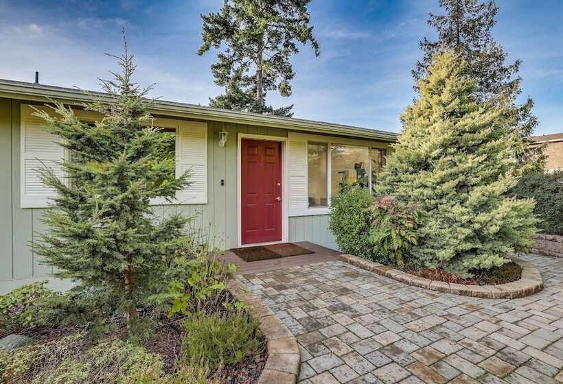 Port Townsend Escape W/ Deck, Bay & Mountain Views