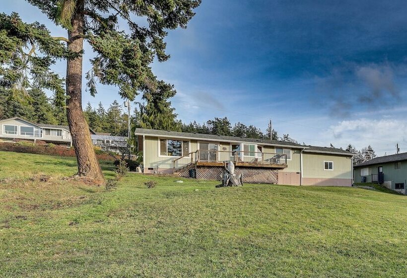 Port Townsend Escape W/ Deck, Bay & Mountain Views