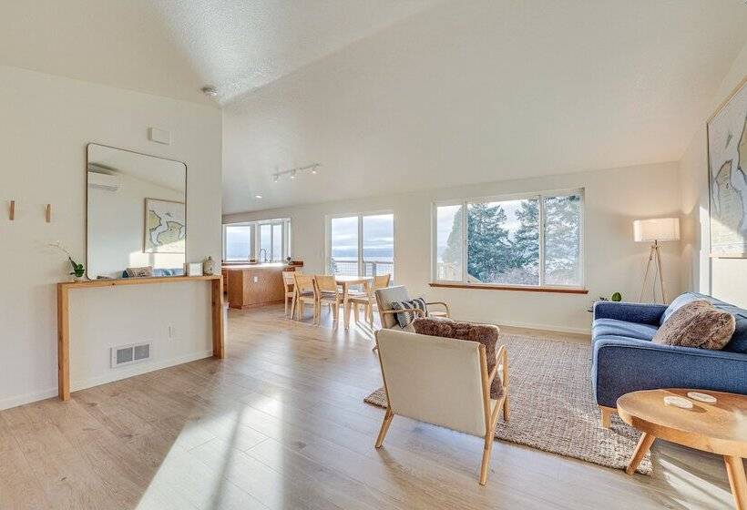 Port Townsend Escape W/ Deck, Bay & Mountain Views