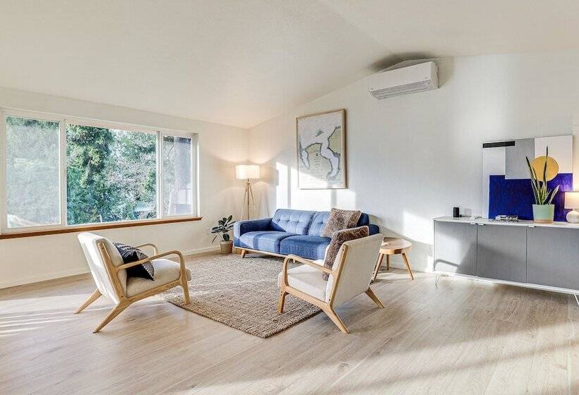 Port Townsend Escape W/ Deck, Bay & Mountain Views