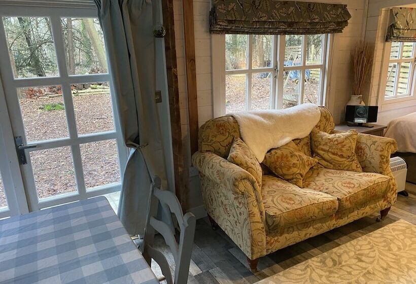 Private And Secluded Cabin In Rowfant