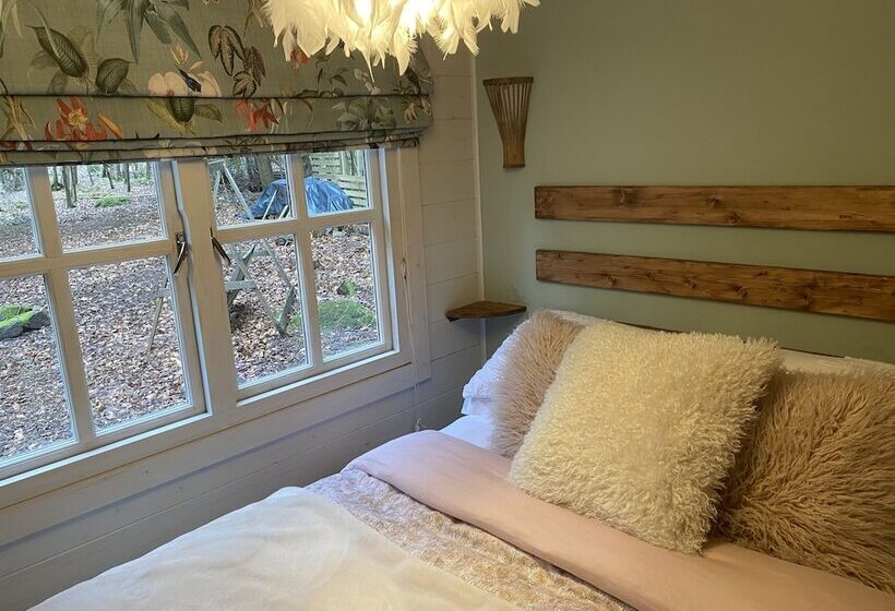 Private And Secluded Cabin In Rowfant