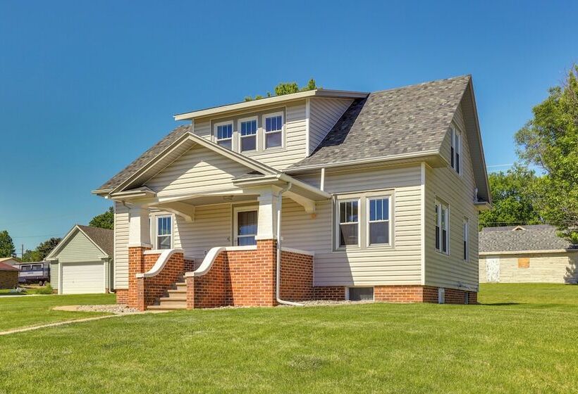 Quaint Howells Retreat   Steps From Main Street!