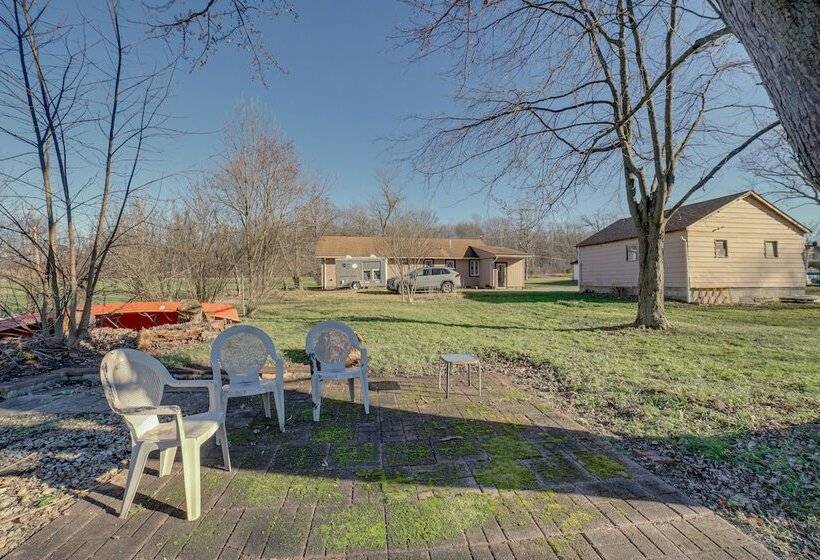 Quaint Youngstown Home ~ 2 Mi To Boardman Park!