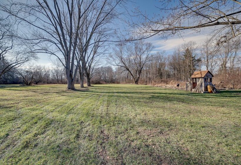 Quaint Youngstown Home ~ 2 Mi To Boardman Park!