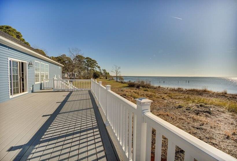 Private Beach & Deck: Bayfront Home In Hayes!