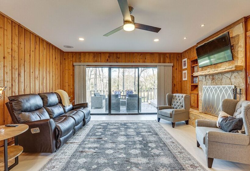 Hot Tub, Deck & Grill: Brookshire Gem Near Venues