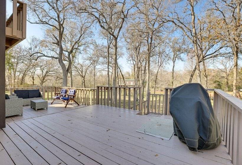 Hot Tub, Deck & Grill: Brookshire Gem Near Venues