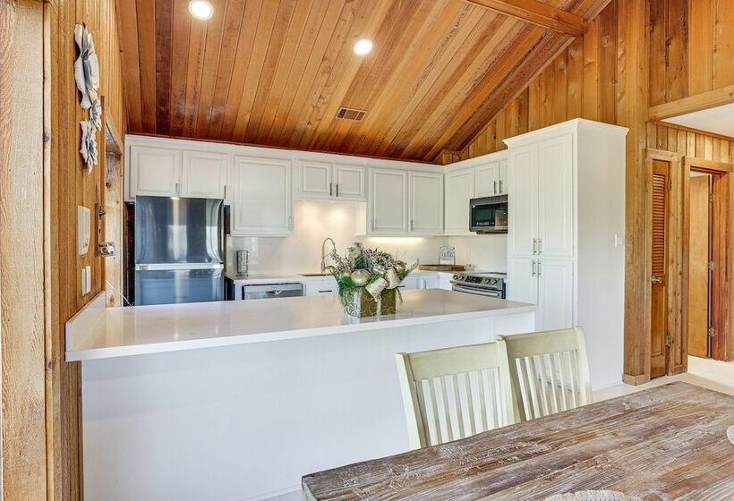 Hot Tub, Deck & Grill: Brookshire Gem Near Venues