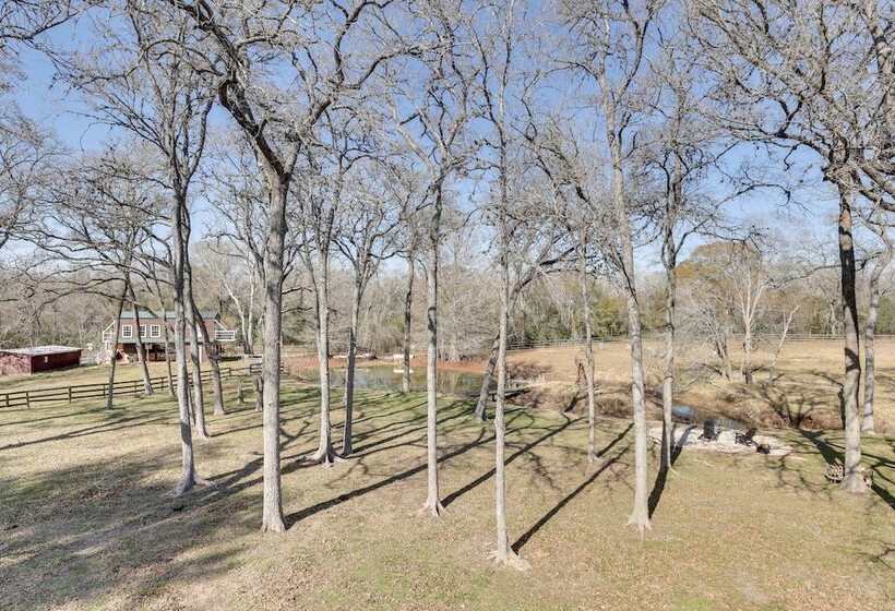 Hot Tub, Deck & Grill: Brookshire Gem Near Venues