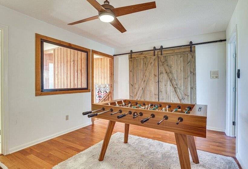 Hot Tub, Deck & Grill: Brookshire Gem Near Venues