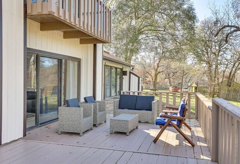 Hot Tub, Deck & Grill: Brookshire Gem Near Venues