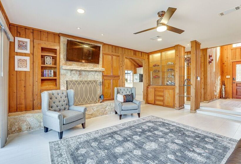 Hot Tub, Deck & Grill: Brookshire Gem Near Venues