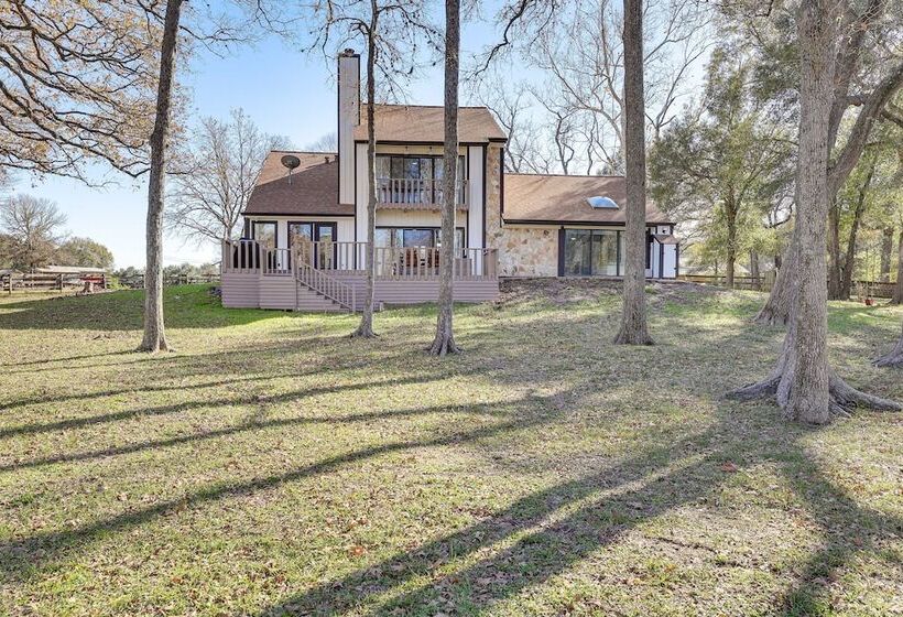 Hot Tub, Deck & Grill: Brookshire Gem Near Venues