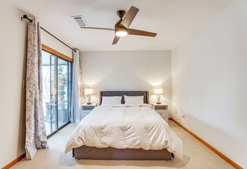 Hot Tub, Deck & Grill: Brookshire Gem Near Venues