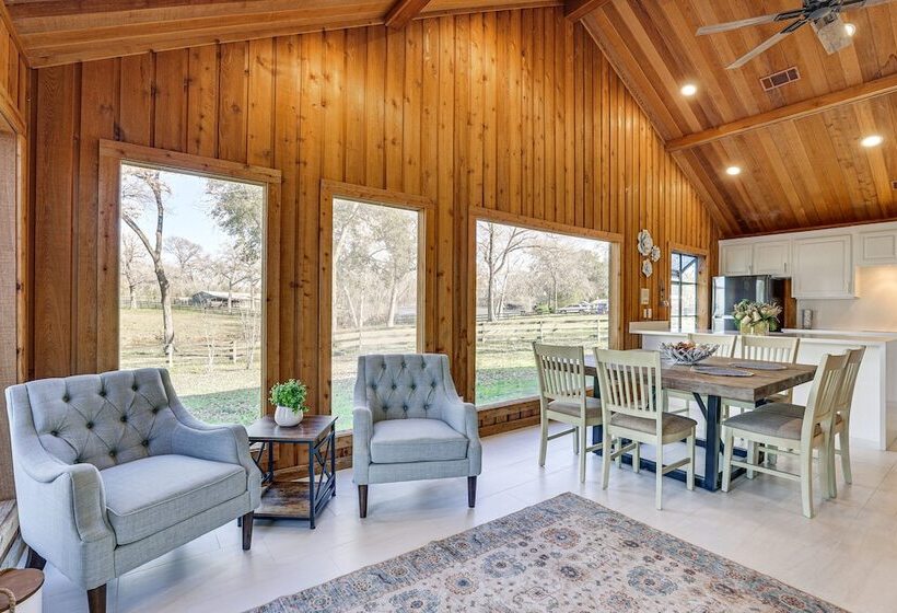 Hot Tub, Deck & Grill: Brookshire Gem Near Venues