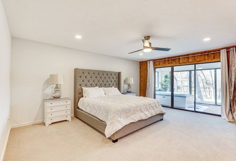 Hot Tub, Deck & Grill: Brookshire Gem Near Venues