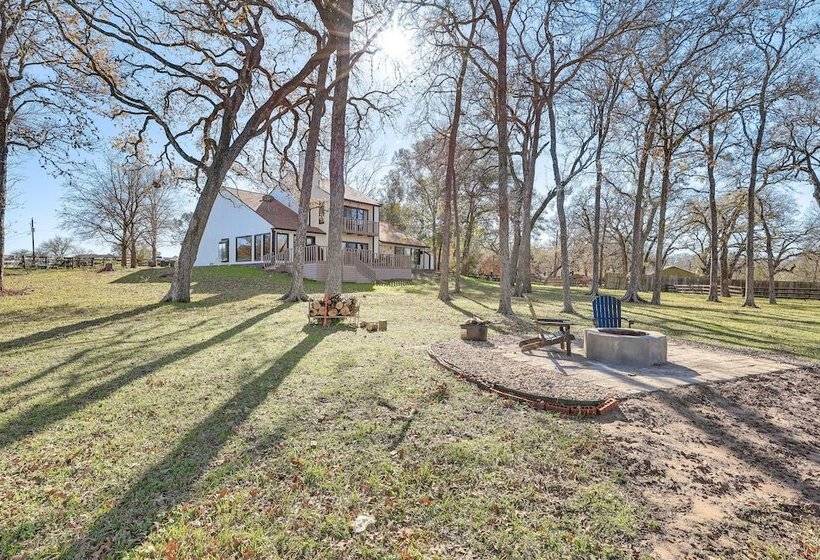 Hot Tub, Deck & Grill: Brookshire Gem Near Venues