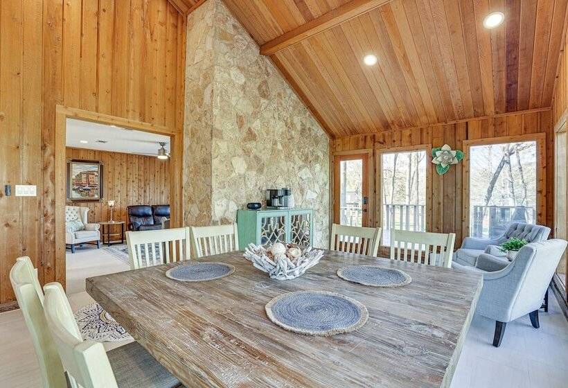 Hot Tub, Deck & Grill: Brookshire Gem Near Venues