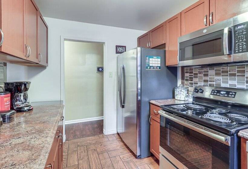 Family Friendly Detroit Home: 12 Mi To Downtown!