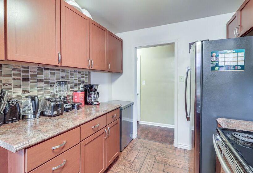 Family Friendly Detroit Home: 12 Mi To Downtown!