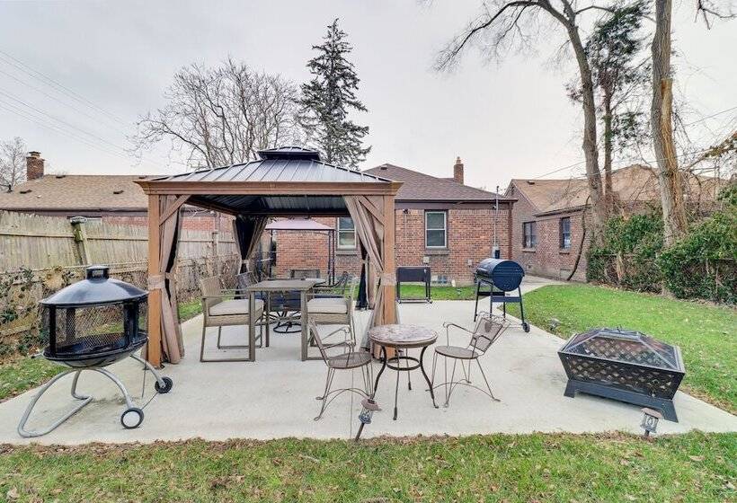 Family Friendly Detroit Home: 12 Mi To Downtown!