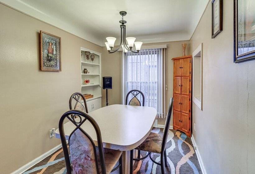 Family Friendly Detroit Home: 12 Mi To Downtown!