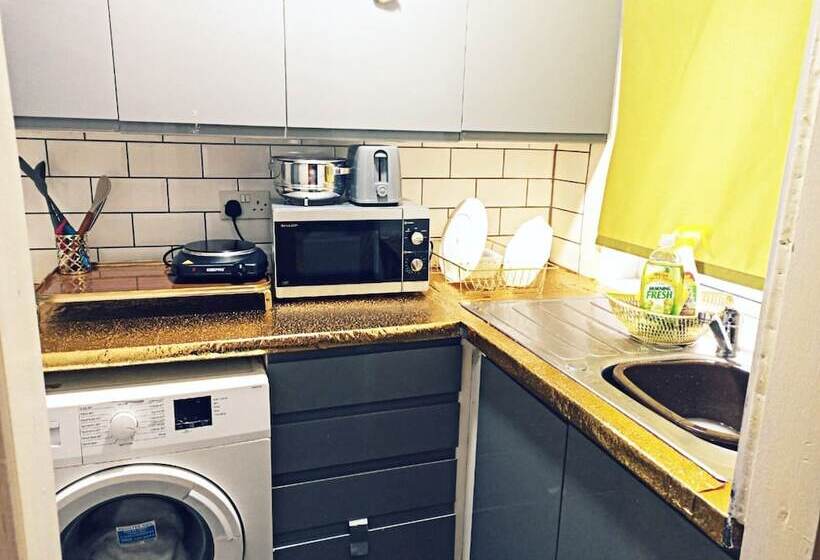 إقامة Beautiful 1 Bed House In Leeds
