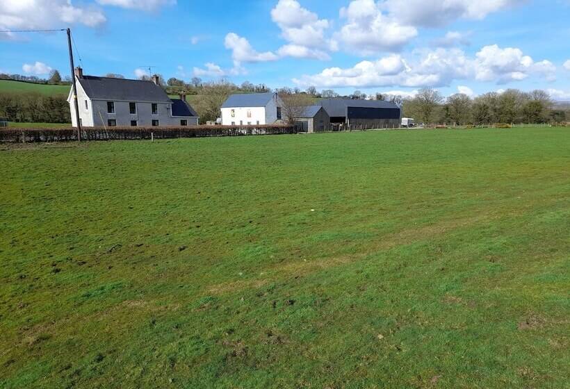 إقامة Farmhouse Near Newtownstewart 3 Bedrooms