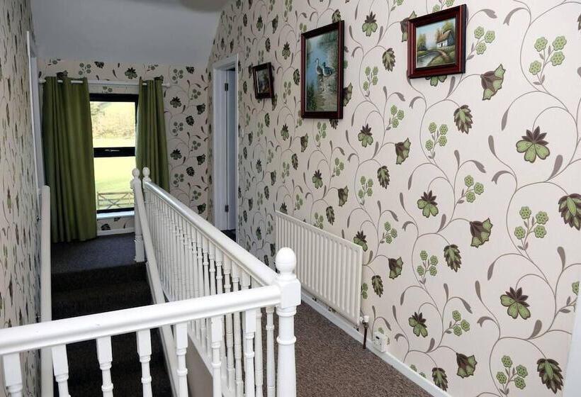 إقامة Farmhouse Near Newtownstewart 3 Bedrooms