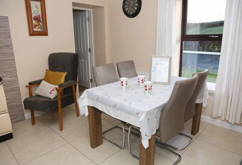 إقامة Farmhouse Near Newtownstewart 3 Bedrooms