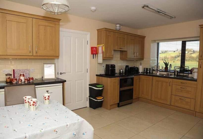 إقامة Farmhouse Near Newtownstewart 3 Bedrooms