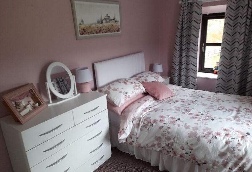 إقامة Farmhouse Near Newtownstewart 3 Bedrooms