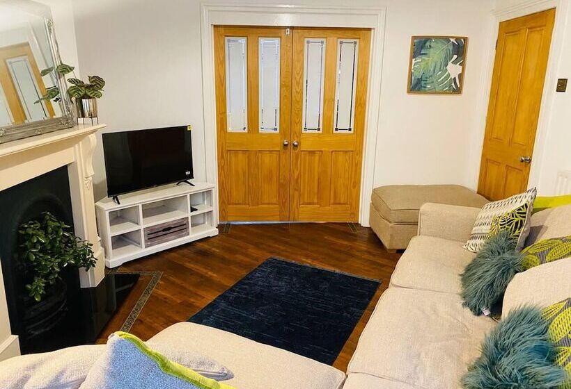 إقامة Beautiful 3 Bed House In Preston