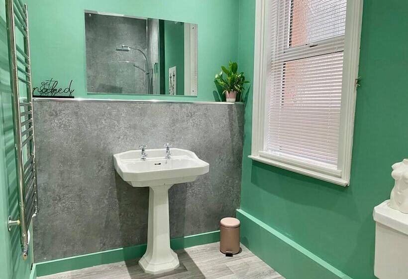 إقامة Beautiful 3 Bed House In Preston