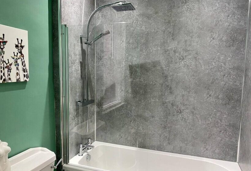 إقامة Beautiful 3 Bed House In Preston