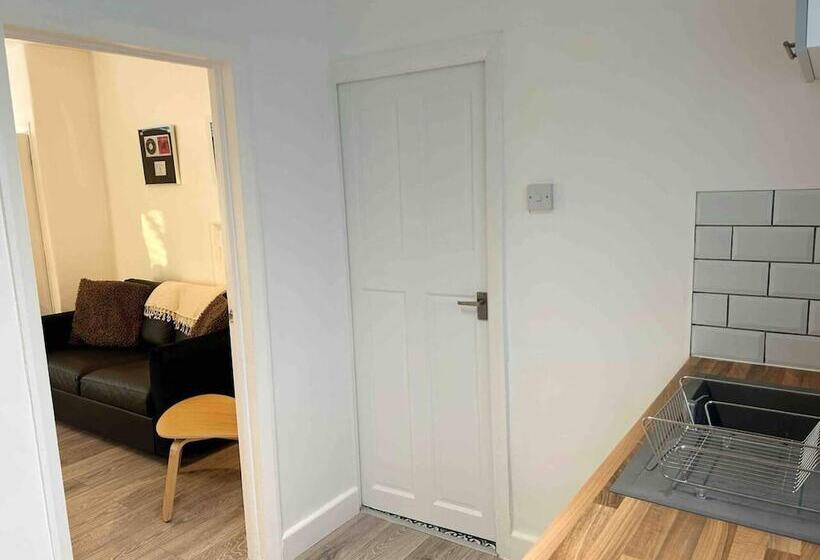 דירת נופש Cool 2 Bed House Hornchurch, Arcade Games, Parking