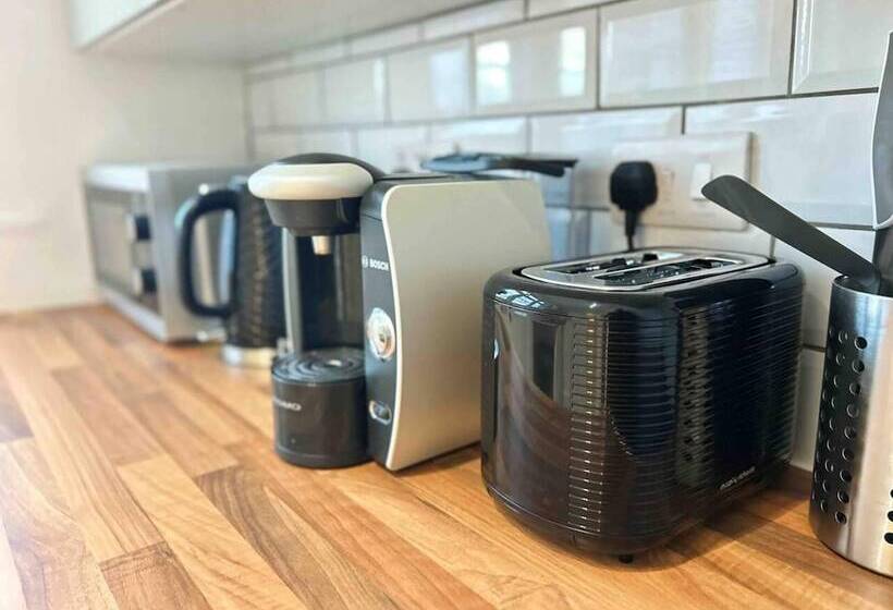 דירת נופש Cool 2 Bed House Hornchurch, Arcade Games, Parking