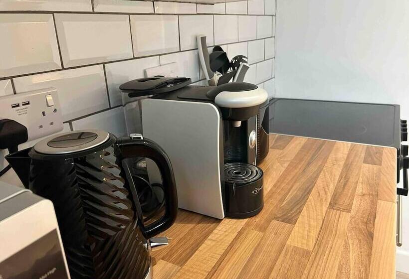 דירת נופש Cool 2 Bed House Hornchurch, Arcade Games, Parking