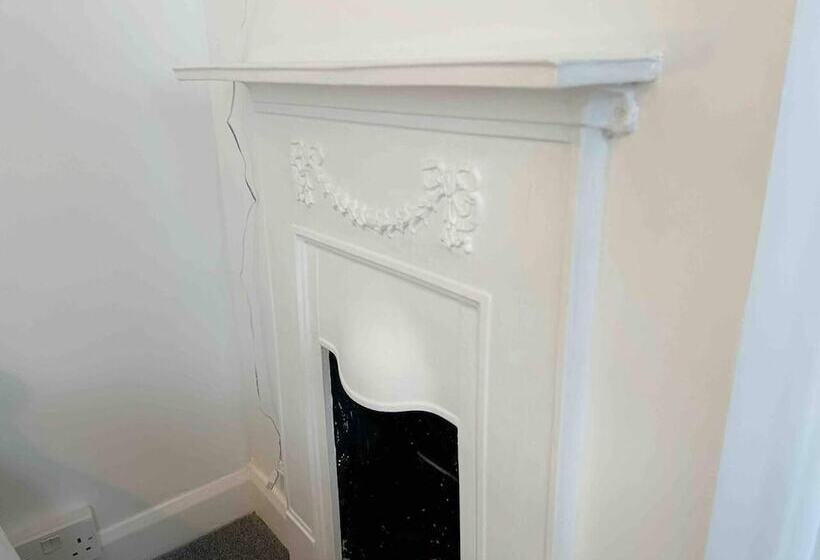 דירת נופש Cool 2 Bed House Hornchurch, Arcade Games, Parking