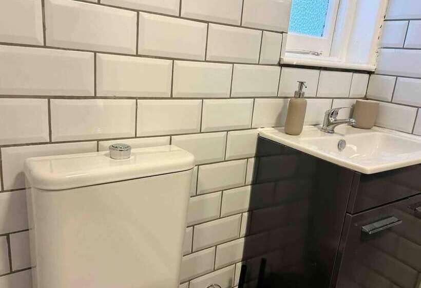 דירת נופש Cool 2 Bed House Hornchurch, Arcade Games, Parking