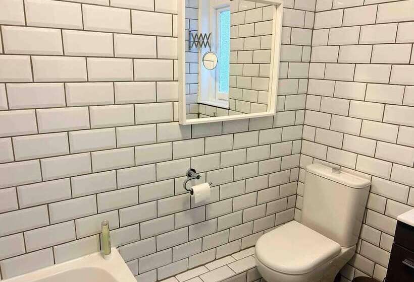 レジデンス Cool 2 Bed House Hornchurch, Arcade Games, Parking