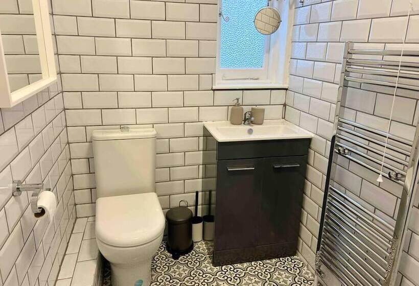 דירת נופש Cool 2 Bed House Hornchurch, Arcade Games, Parking